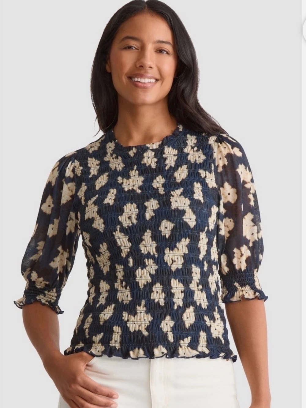Time and Tru Women’s Black and Cream Smocked Floral Puff-Sleeve Top Size S